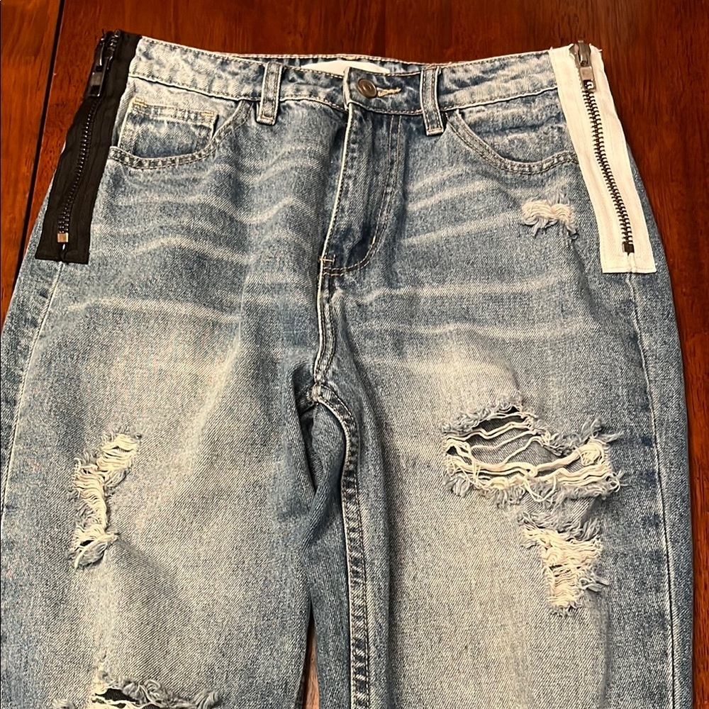 KanCan zipper distressed cropped jeans size 7